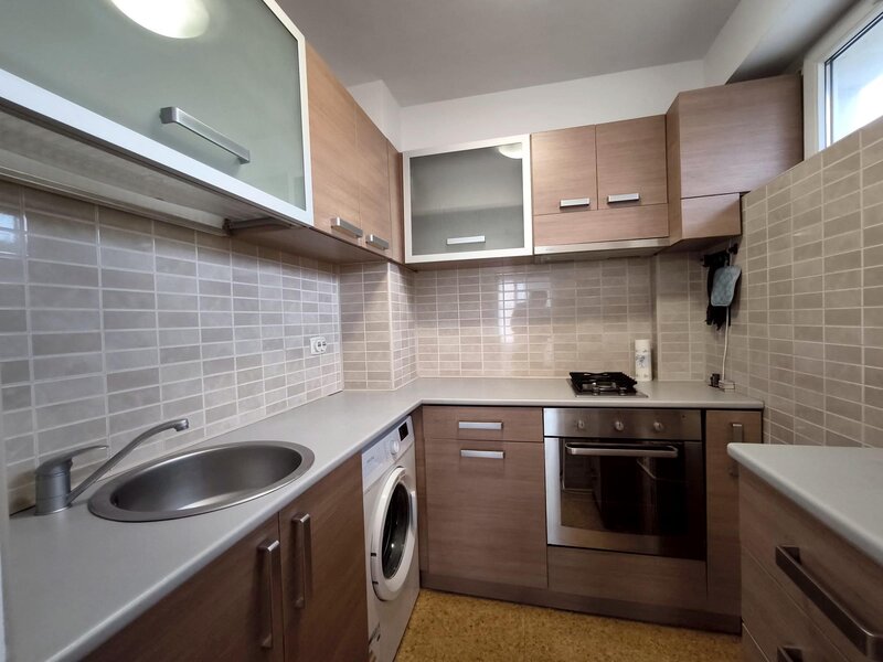 Iancului, Obor metrou zona Avrig garsoniera mobilata, 37 mp, bloc anvelopat