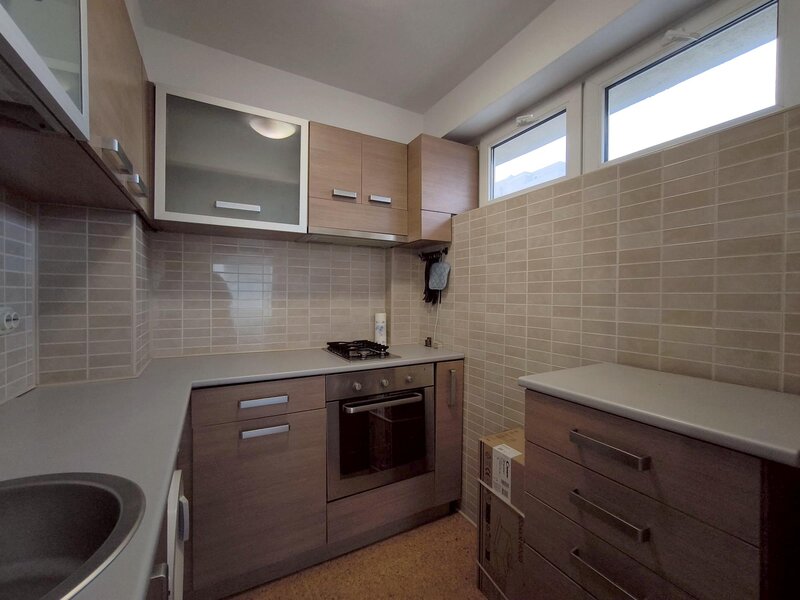 Iancului, Obor metrou zona Avrig garsoniera mobilata, 37 mp, bloc anvelopat